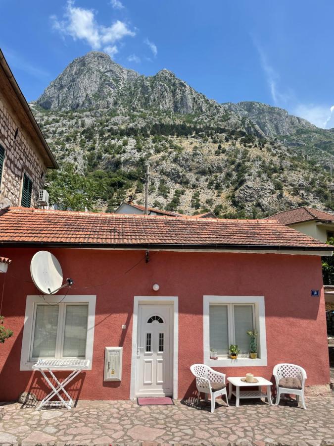 Appartamento Cozy Little House Cattaro Esterno foto